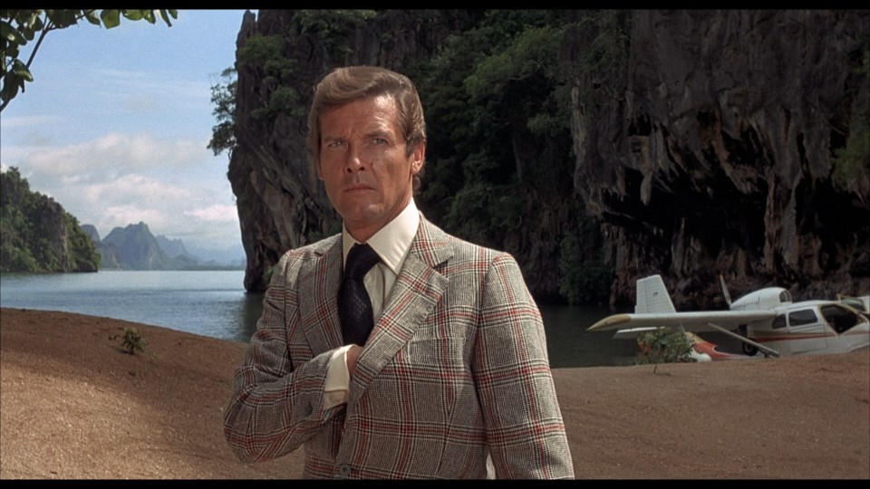 the-man-with-the-golden-gun-james-bond-roger-moore-christopher-lee-spy-thriller-action-film-1974-movie-review