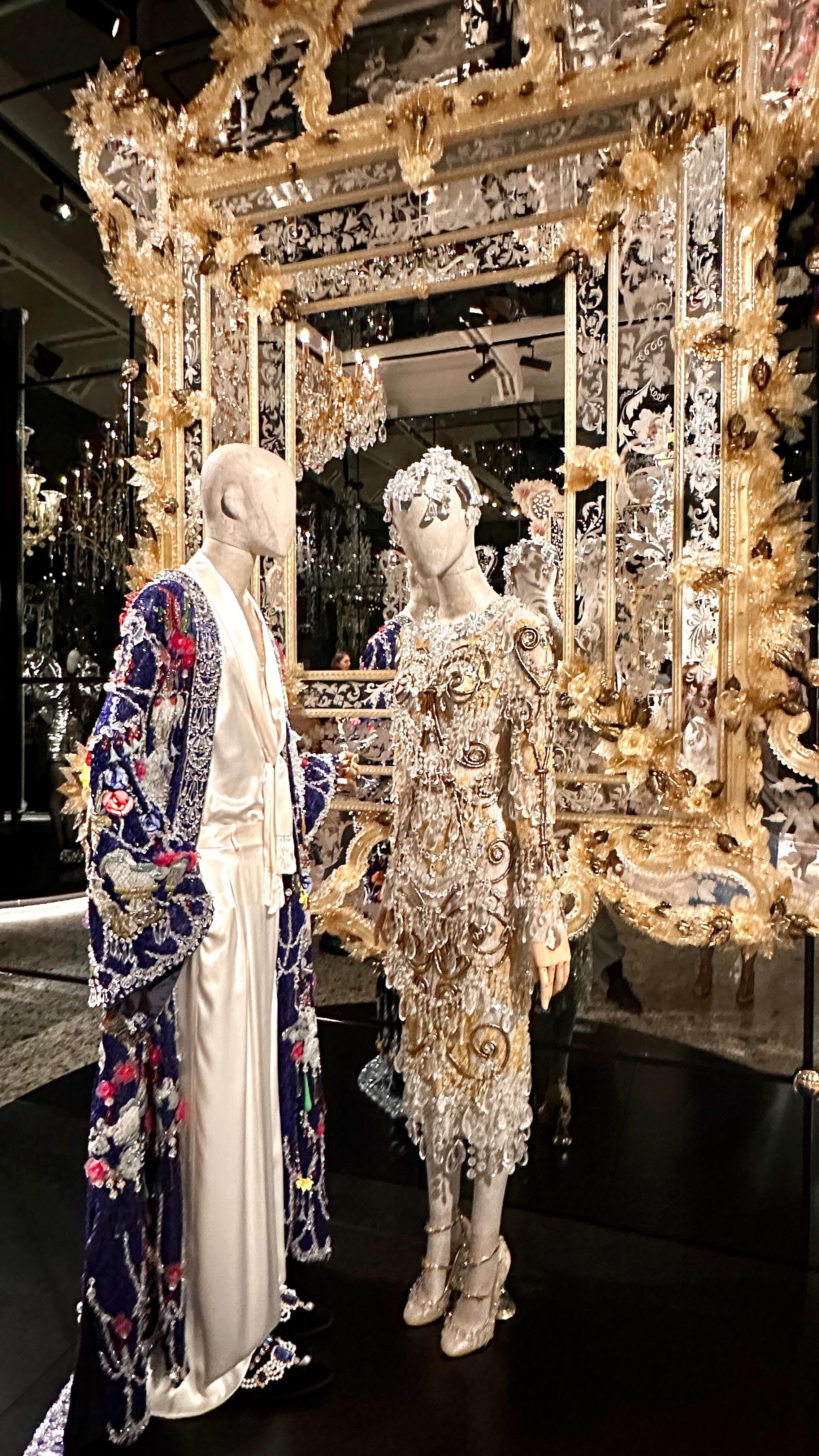 Până pe 31 iulie puteți vizita această expoziție la Palazzo Reale din Milano ♥️♥️♥️
#dolcegabbana #dg #exhibition #palazzoreale #milandesignweek #milan #museum #fashion #art #artisans #craftsmanship #masterpiece